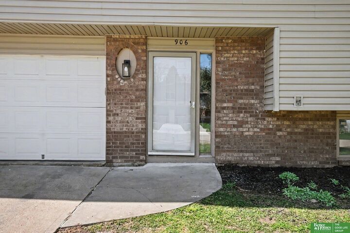 Property Photo:  906 Overland Trail  NE 68046 