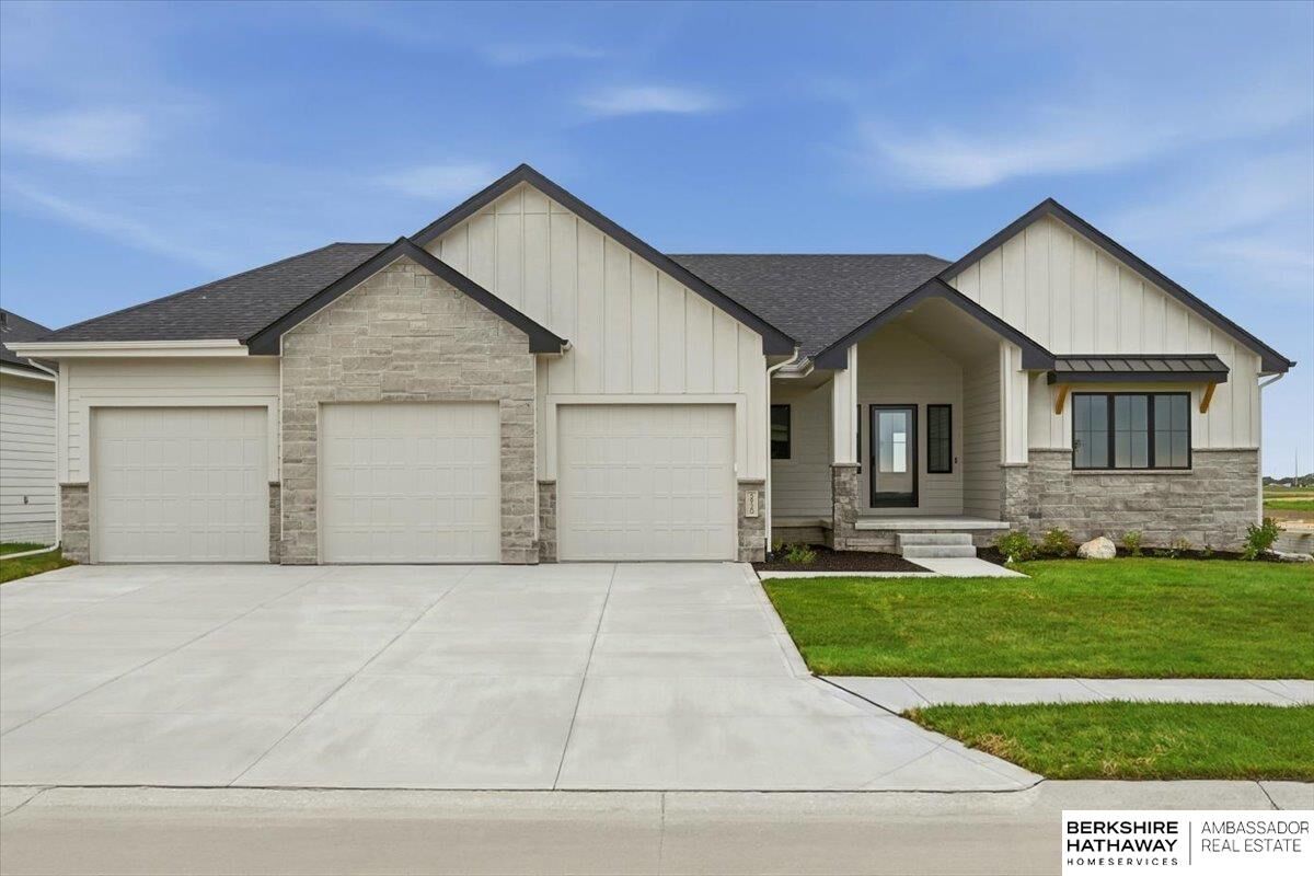 Property Photo:  5920 N 198th Street  NE 68022 