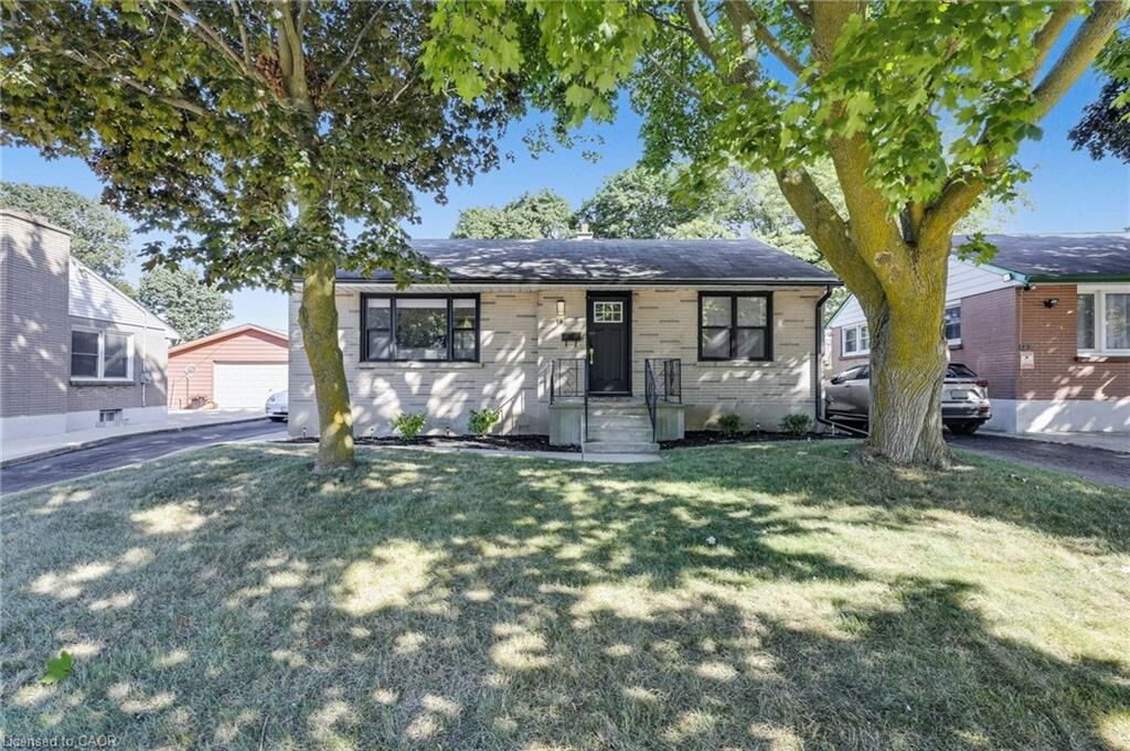 Property Photo: 18 Tweedsmuir Avenue ON N5W 1K5