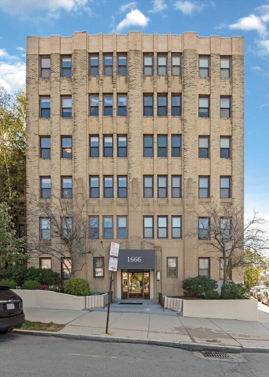 Property Photo:  1666 Commonwealth Avenue 33  MA 02135 