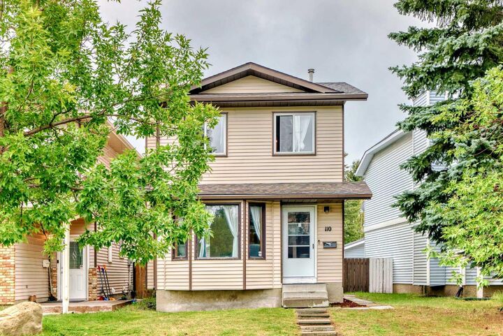 Property Photo: 110 Edgeburn Crescent NW AB T3A 4K3