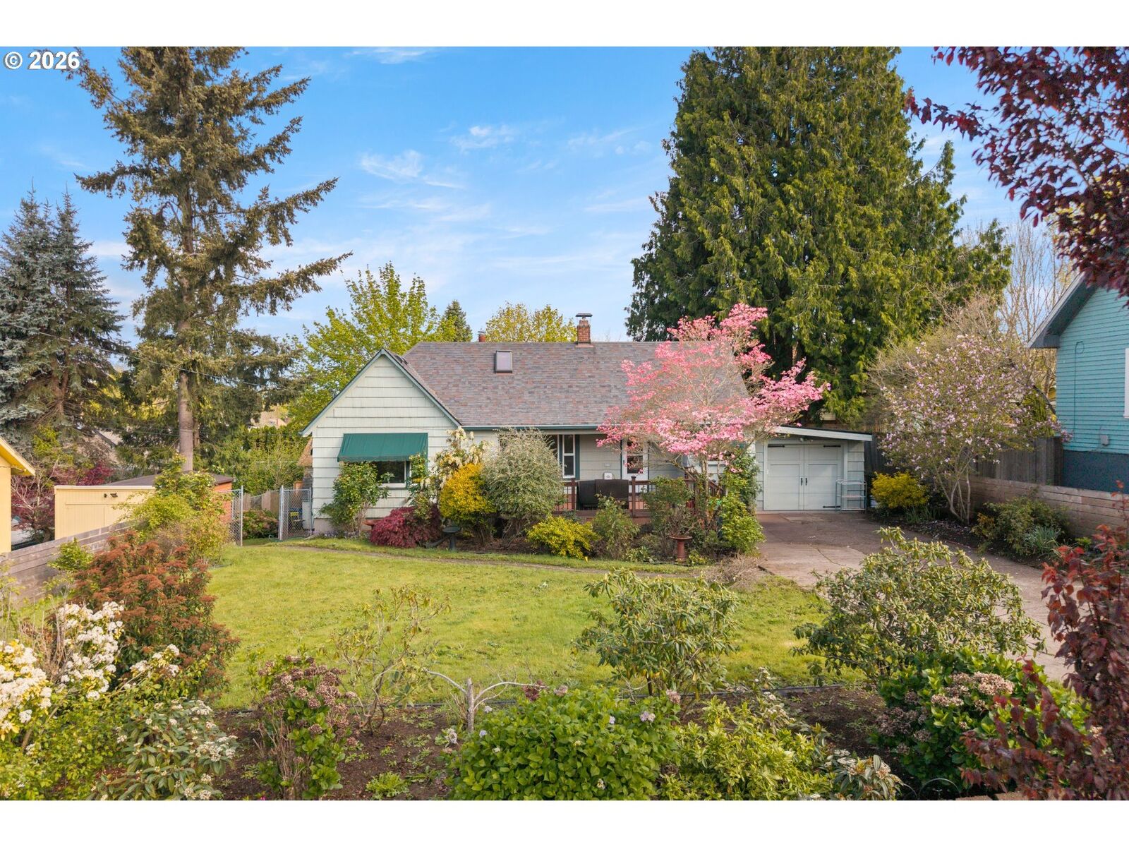 Property Photo:  5307 SE Lincoln St  OR 97215 