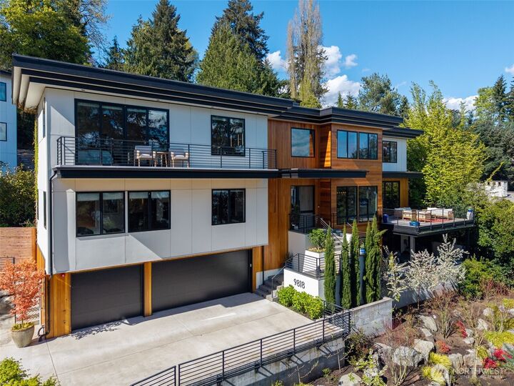 Property Photo:  9818 SE 42nd Place  WA 98040 