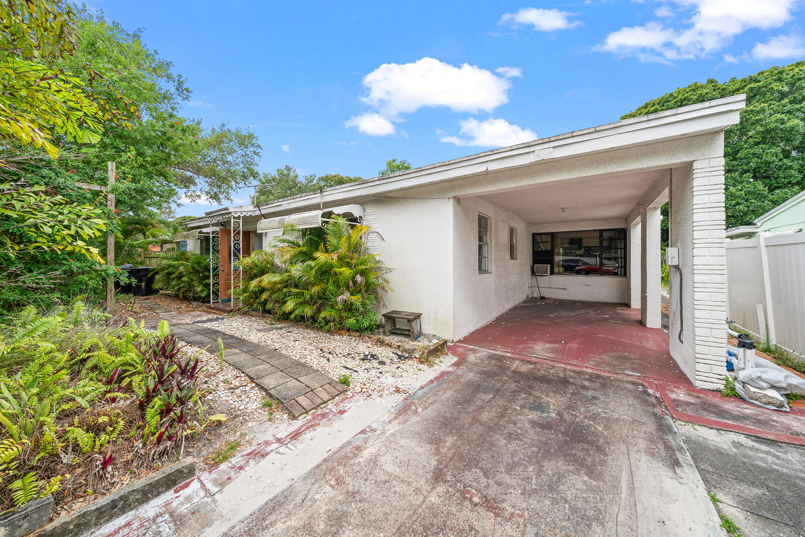 Property Photo:  1405 SW 19th Avenue  FL 33312 