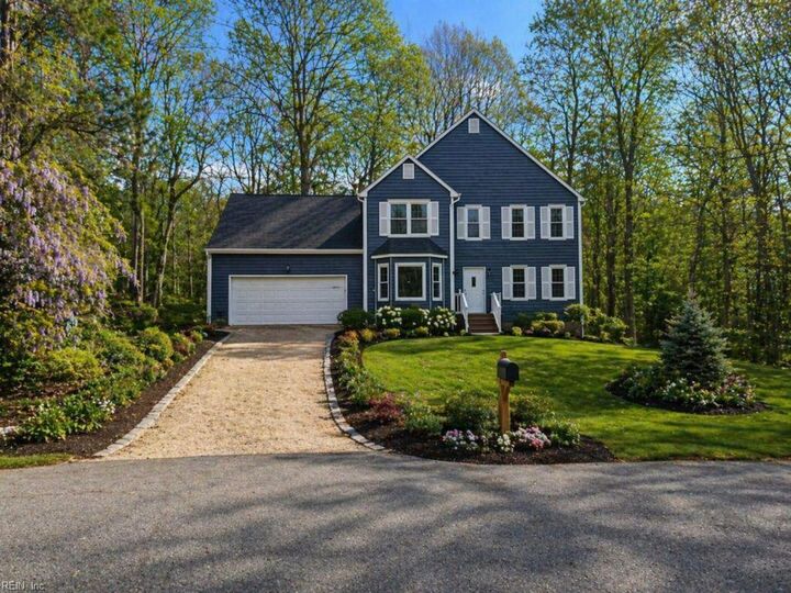 Property Photo:  8 Sumner Ct  VA 23168 