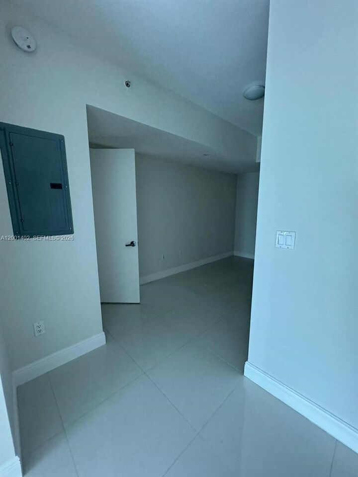 Property Photo:  350 S Miami Ave 1415  FL 33130 