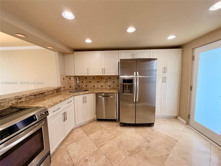 Property Photo:  1075 NE Miami Gardens Dr 306  FL 33179 