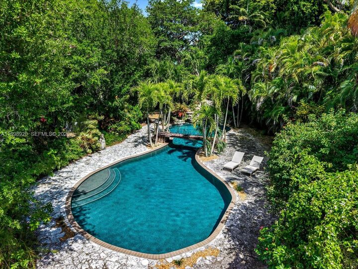 Property Photo:  186 Edgewater Dr 0  FL 33133 