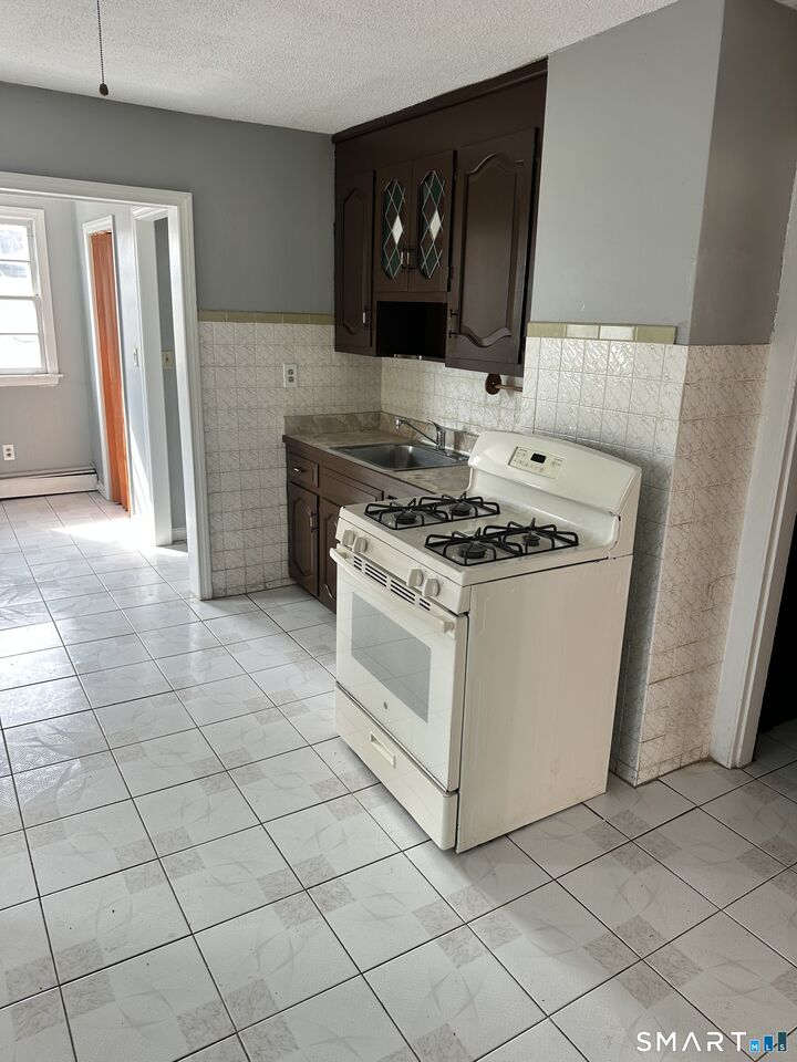 Property Photo:  268-270 Franklin Avenue  CT 06114 