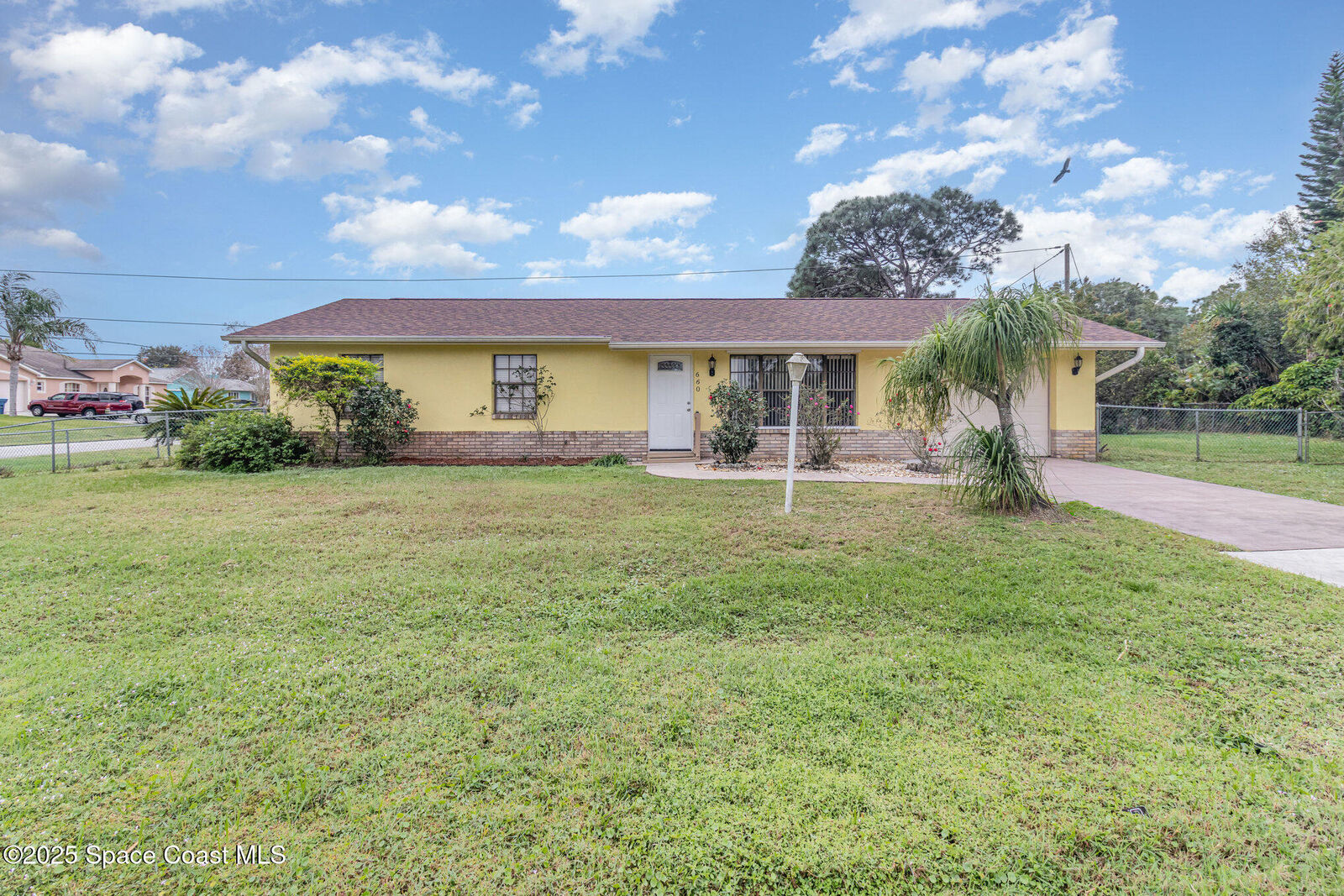 Property Photo:  660 Grandeur Street SE  FL 32909 