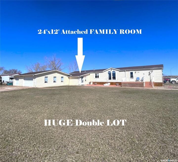 Property Photo: 301 Willow Park Green SK S4A 2R9