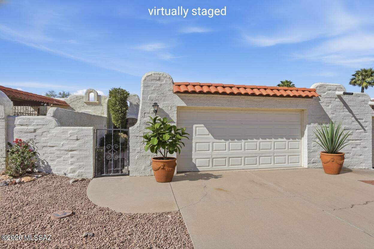 Property Photo:  822 W Calle Del Regalo  AZ 85614 