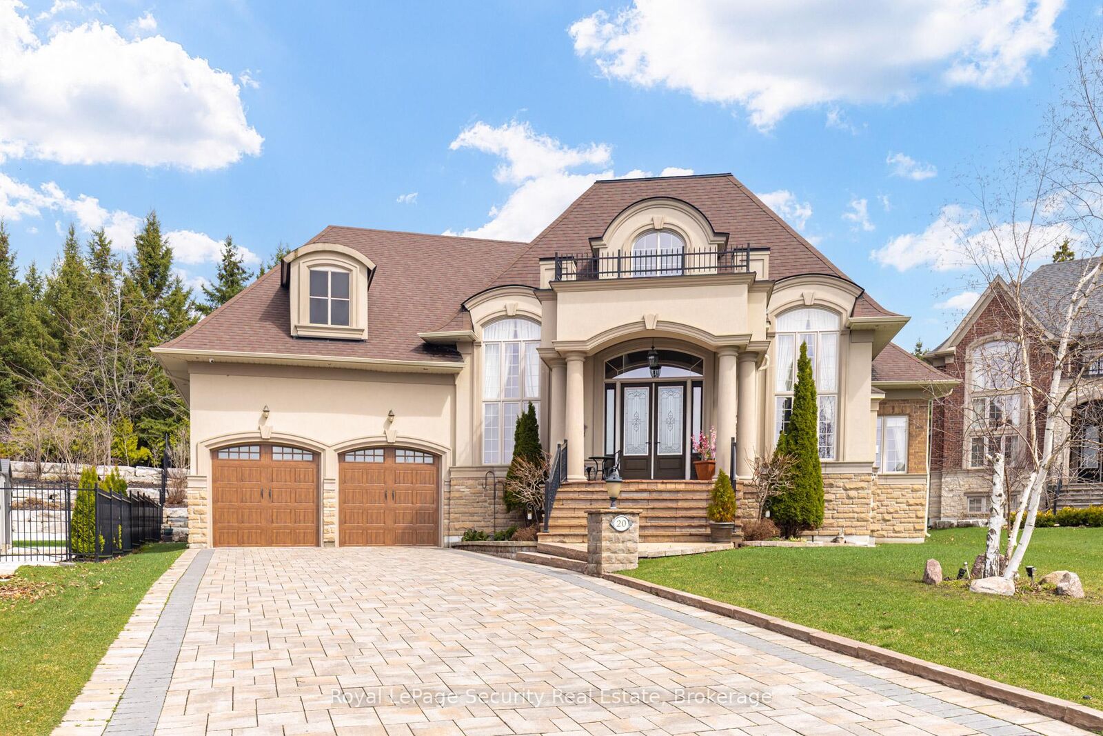 Property Photo: 20 Aubrietia Court ON L4E 2R3