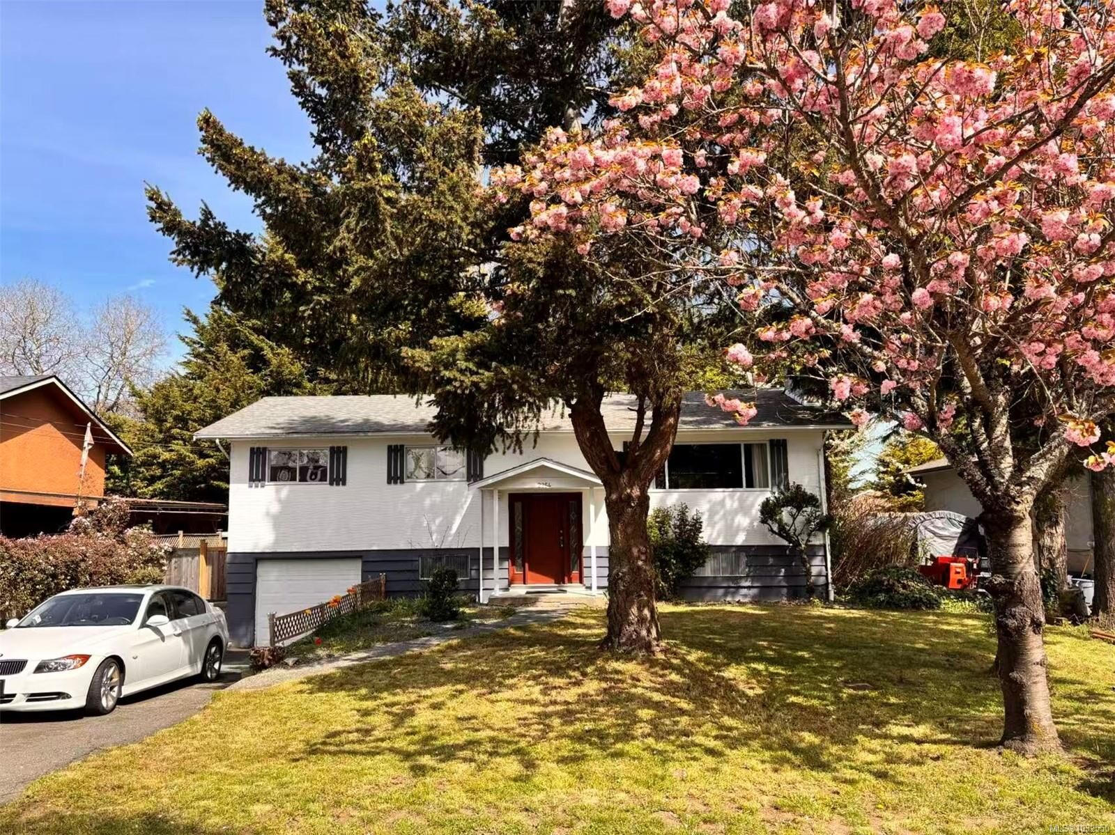 Property Photo: 2254 Amherst Ave BC V8L 2G7