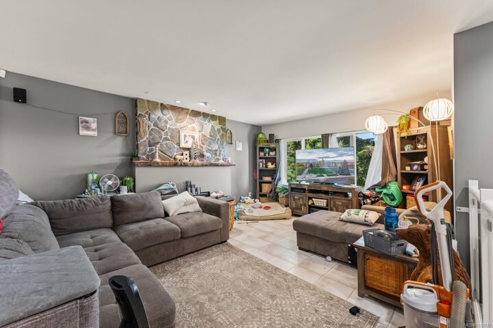 Property Photo: 405 Tamarack Rd BC V9B 2R4