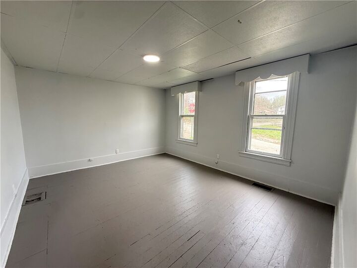 Property Photo:  307 Andrew St  PA 16146 