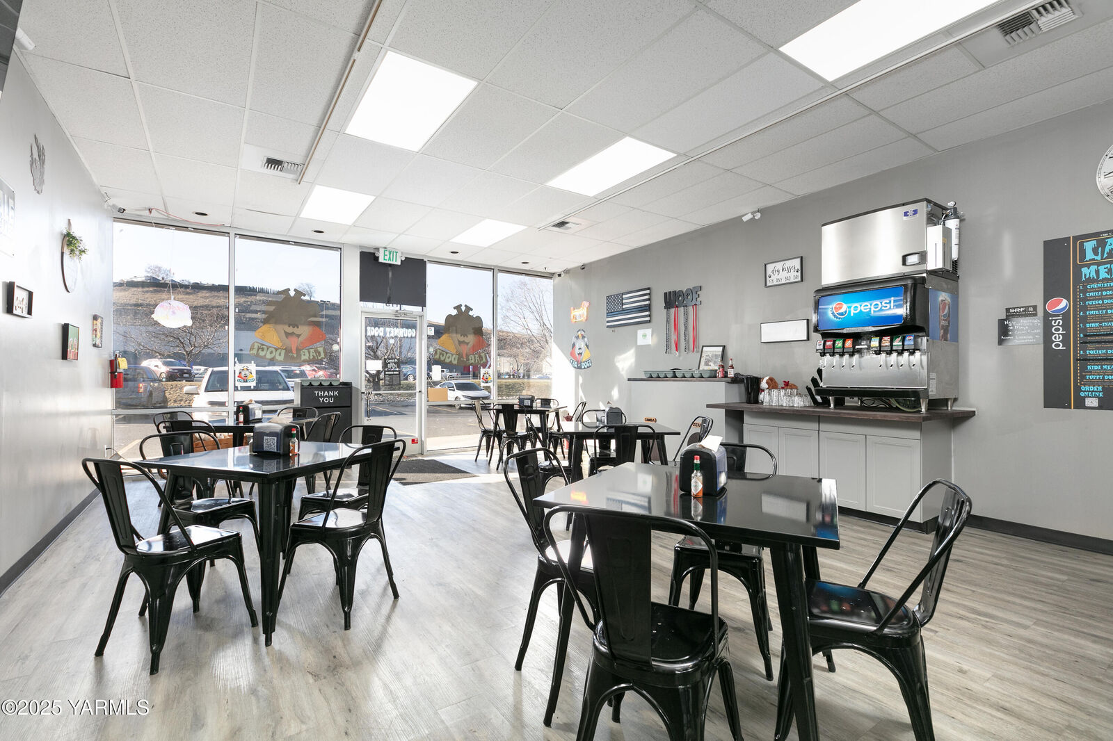 Property Photo:  1300 N 40th Ave  WA 98908 