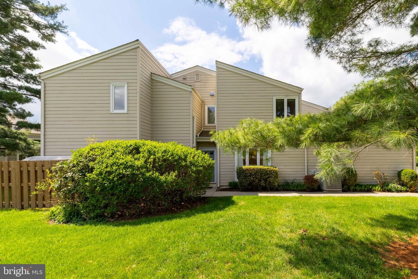 Property Photo:  118 Westbury Court  PA 18901 