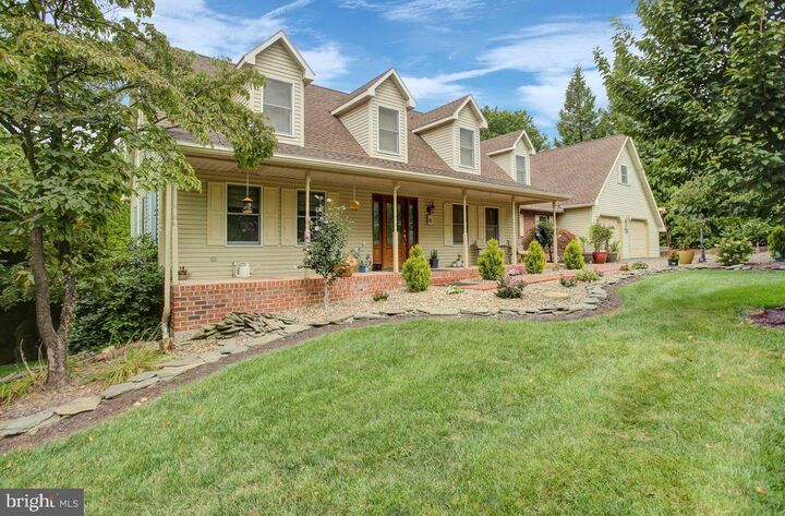 Property Photo:  511 Larkspur Lane  PA 17202 