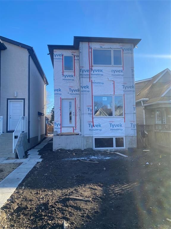 Property Photo:  49 Lansdowne Avenue  MB R2W 0G1 