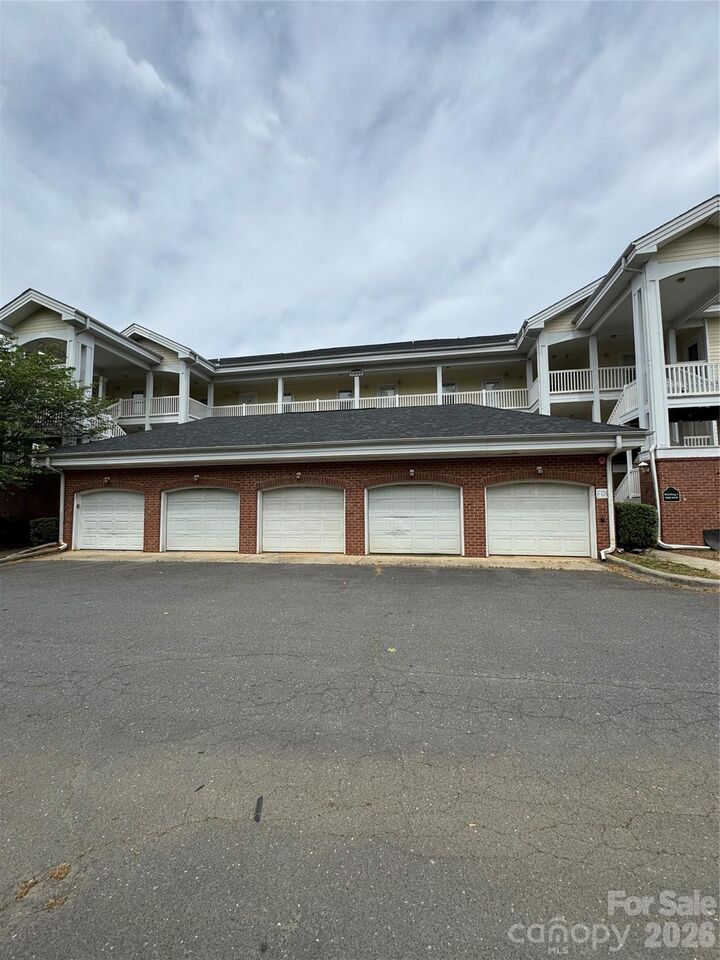 Property Photo:  8923 Meadow Vista Road  NC 28213 