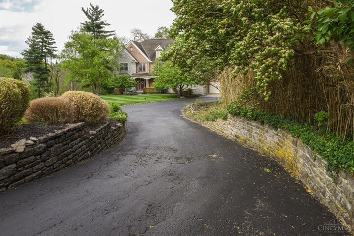 Property Photo:  8592 Concord Hills Circle  OH 45243 