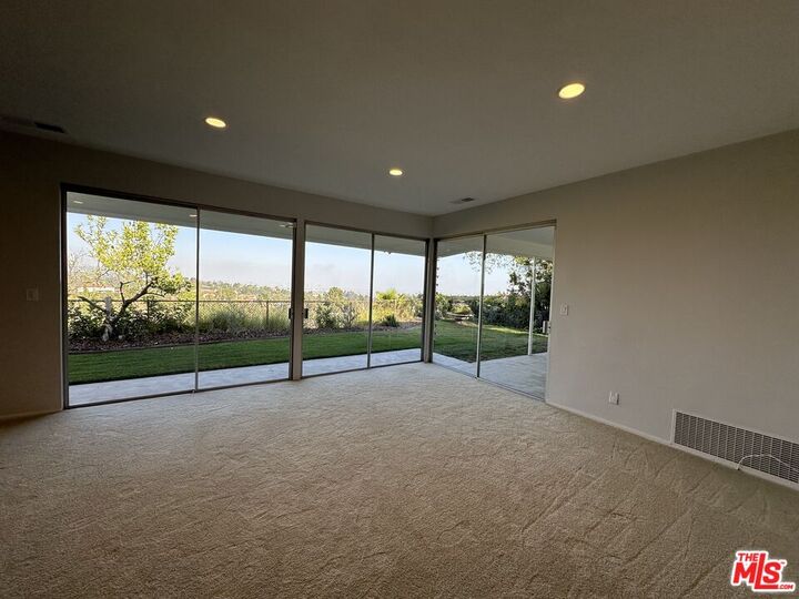 Property Photo:  1212 Roberto Ln  CA 90077 