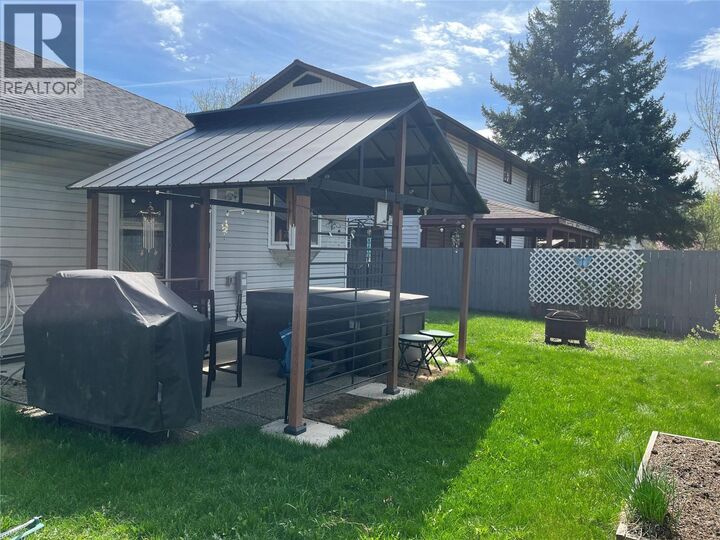 Property Photo: 2034 Saddleview Avenue BC V0E 2G0