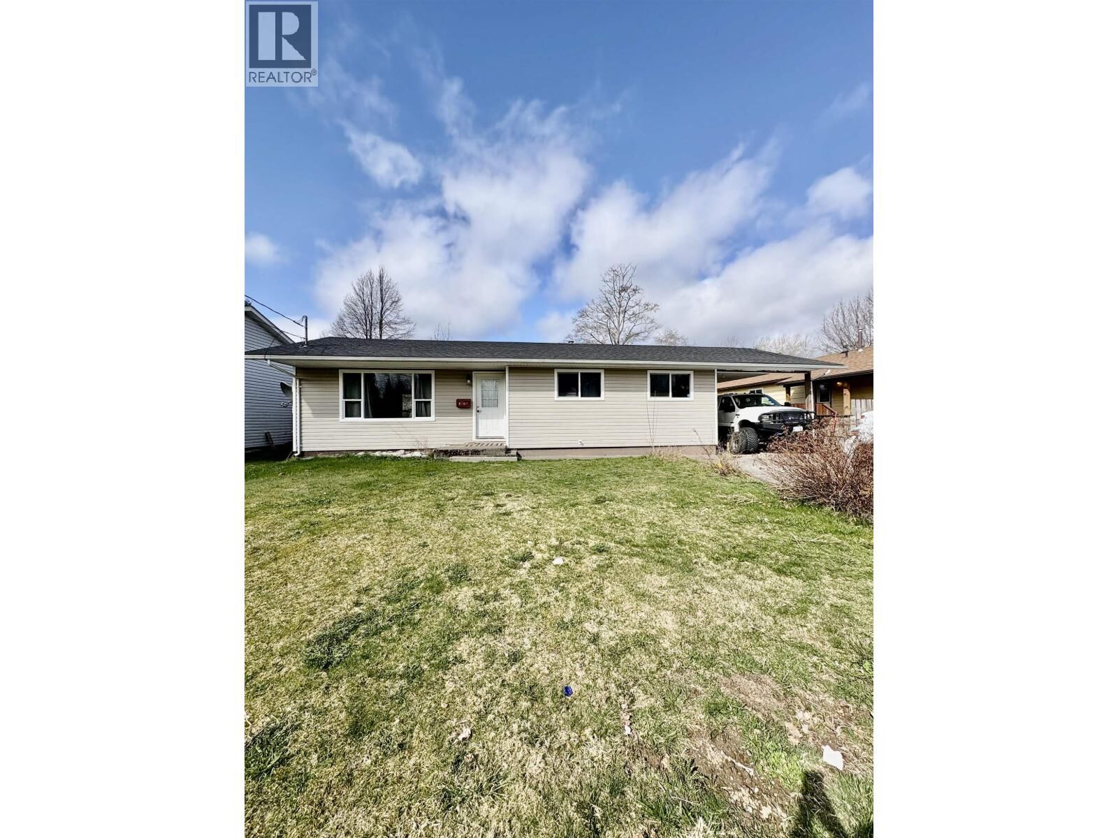 Property Photo: 2307 Evergreen Street BC V8G 4S6