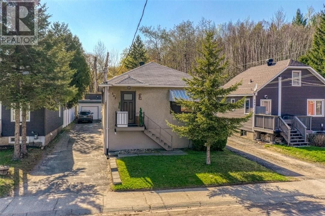 Photo de la propriété:  593 Bruce Avenue  ON P3C 5C2 