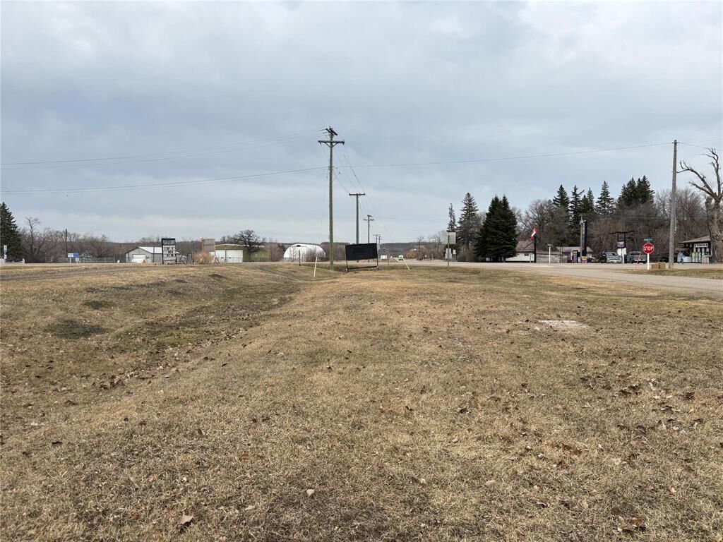 Photo de la propriété:  2 Front Street  MB R0K 1R0 