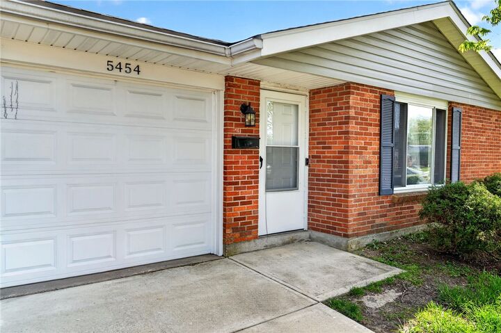 Property Photo:  5454 Bromwick Drive  OH 45426 