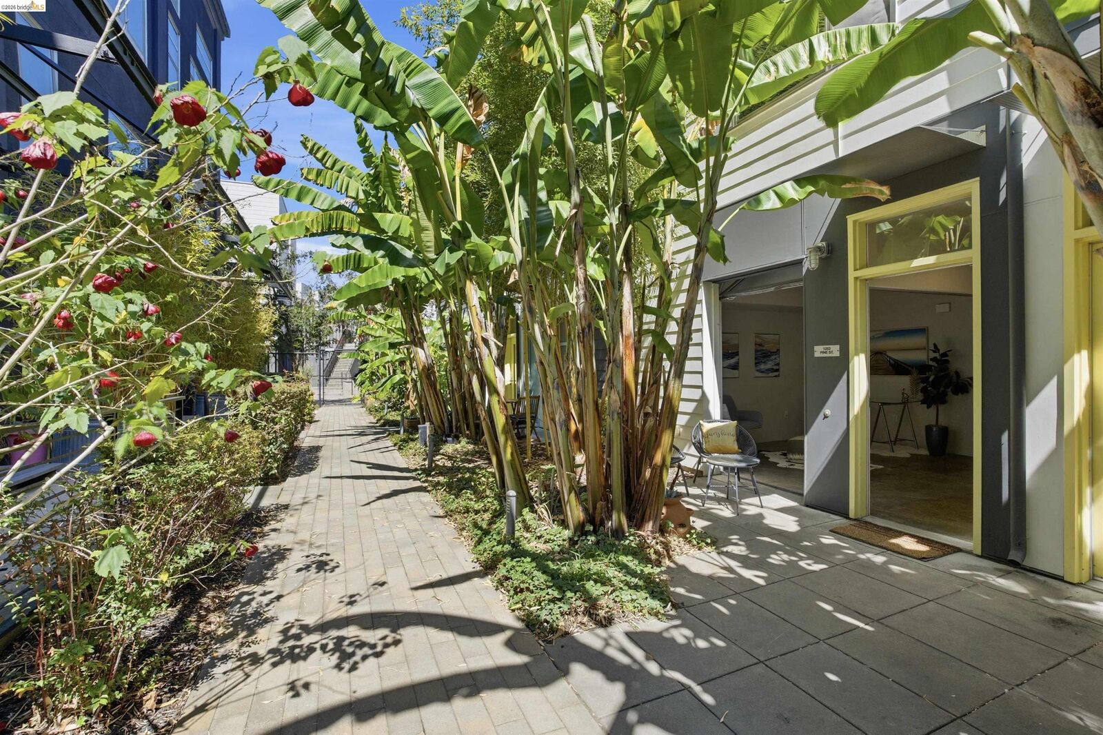 Property Photo: 1253 Pine St CA 94607