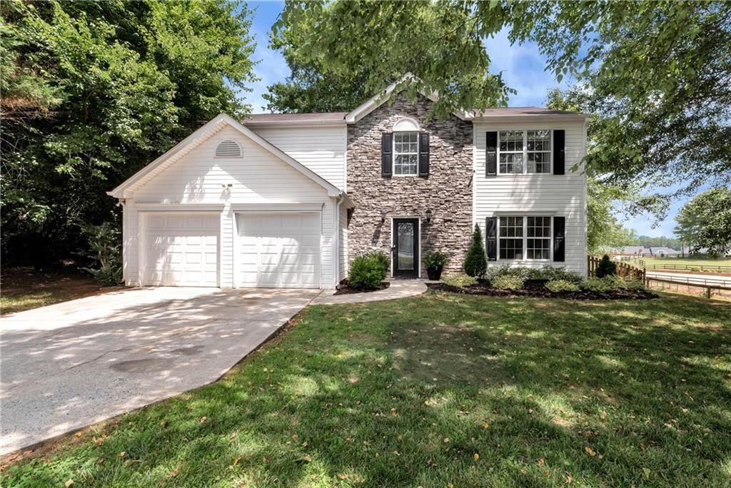 Property Photo: 4205 Ridgebrook Bend GA 30028