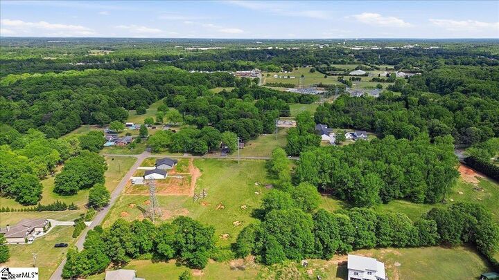 Property Photo:  230 Wedgewood Road  SC 29349 