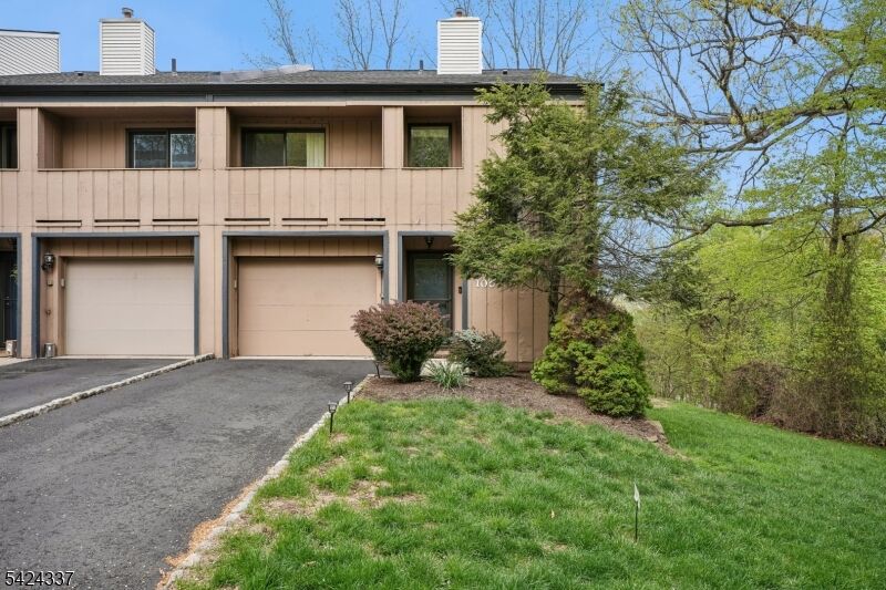 Property Photo:  106 Stephanie Dr  NJ 07006 