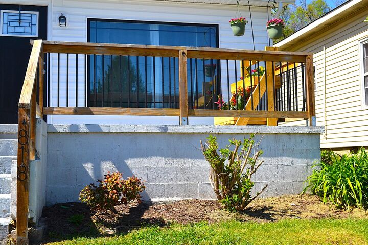 Property Photo:  818 Pocahontas Ave  WV 24970 