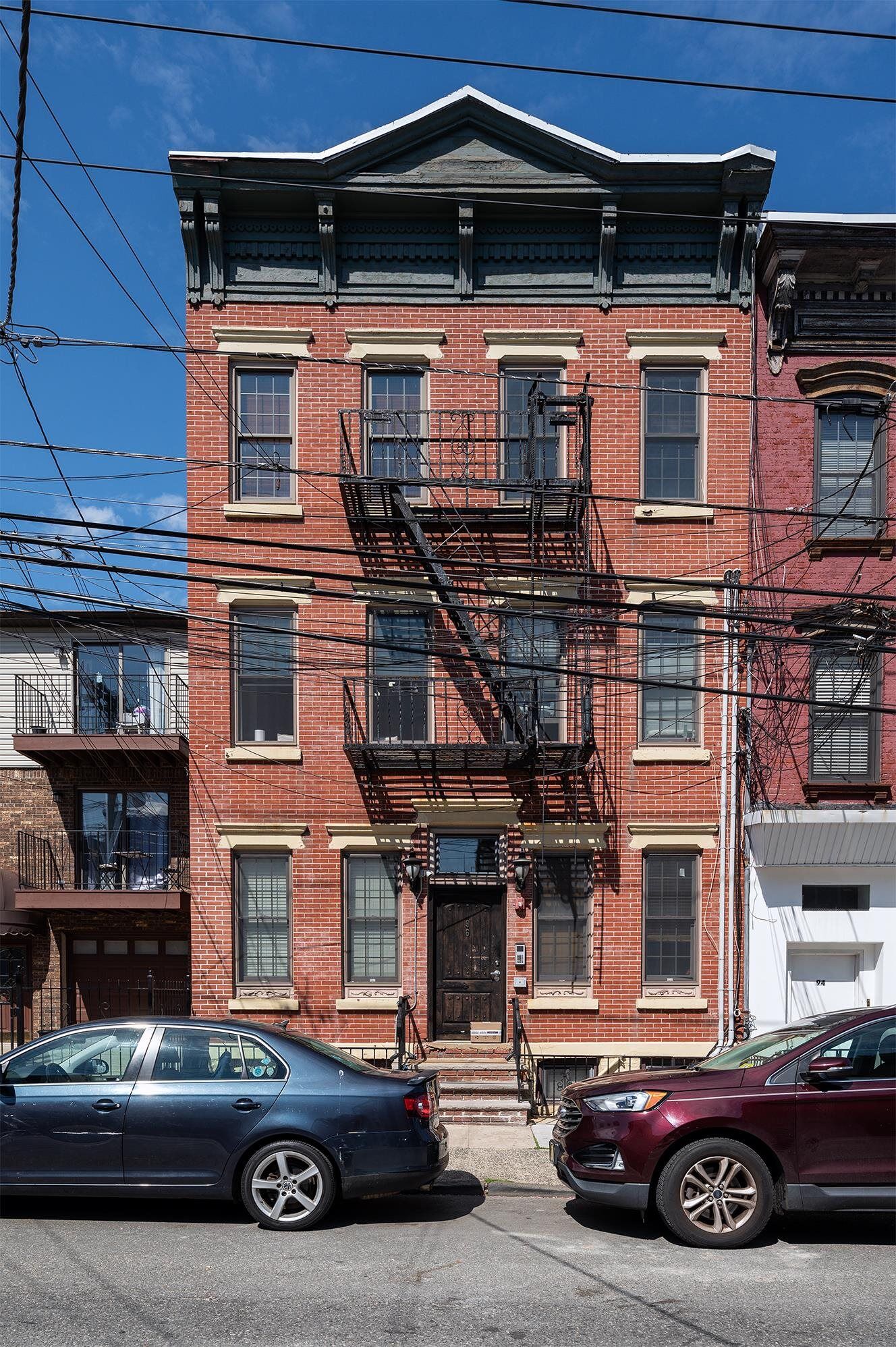 Property Photo:  96 Bowers St 2L  NJ 07307 