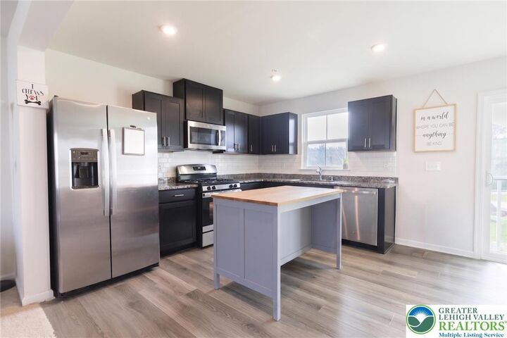 Property Photo:  2126 Cross Country Road  PA 18067 