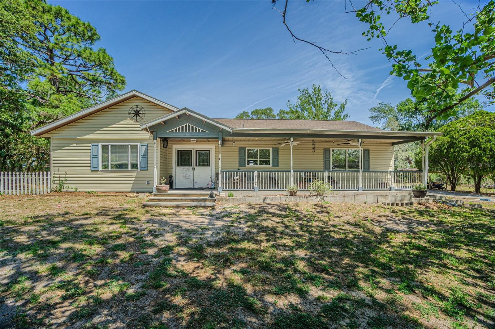 Property Photo:  17851 Oxenham Avenue  FL 34610 