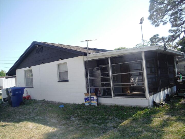 Property Photo:  118 Lake Avenue SE  FL 33771 