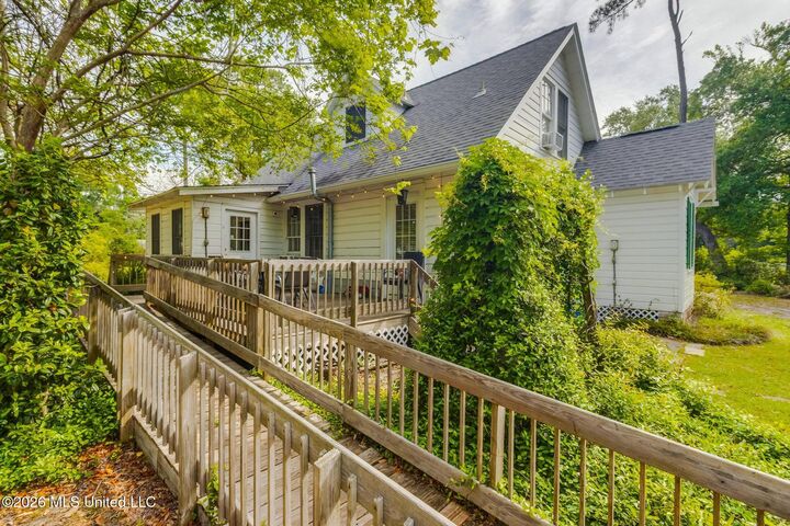 Property Photo:  2313 Gulf Avenue  MS 39501 