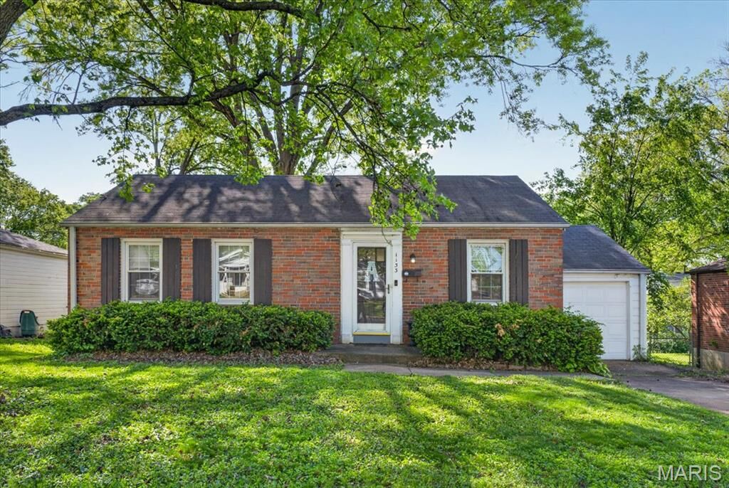 Property Photo:  1133 N Geyer Road  MO 63122 