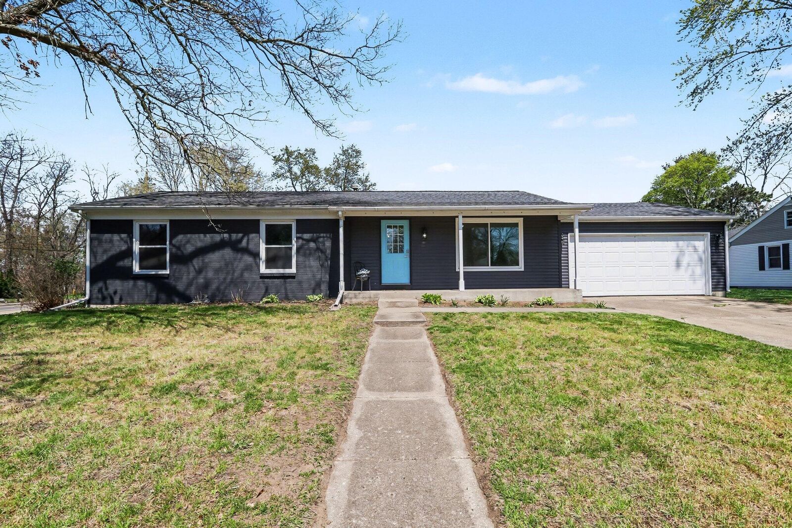 Property Photo:  107 E Oakland Place  MI 49015 