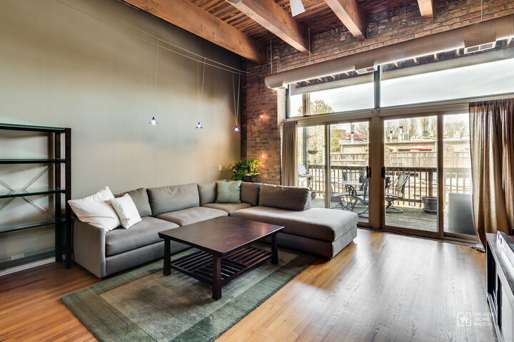 Property Photo:  1122 W Newport Avenue 2H  IL 60657 