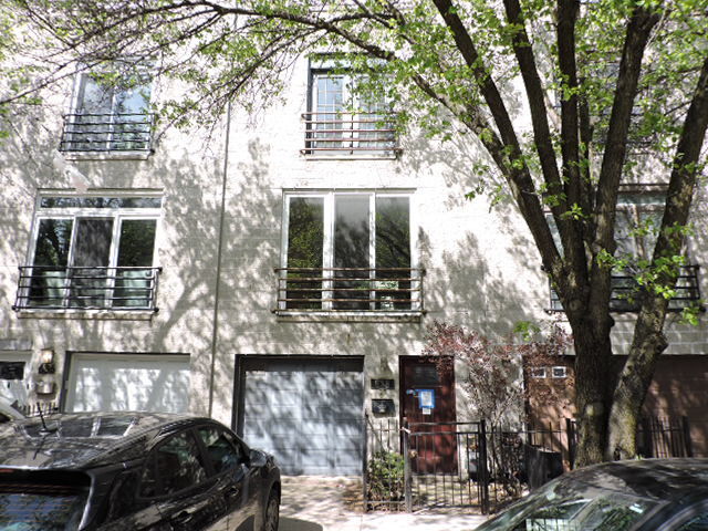 Property Photo:  638 N Armour Street  IL 60642 