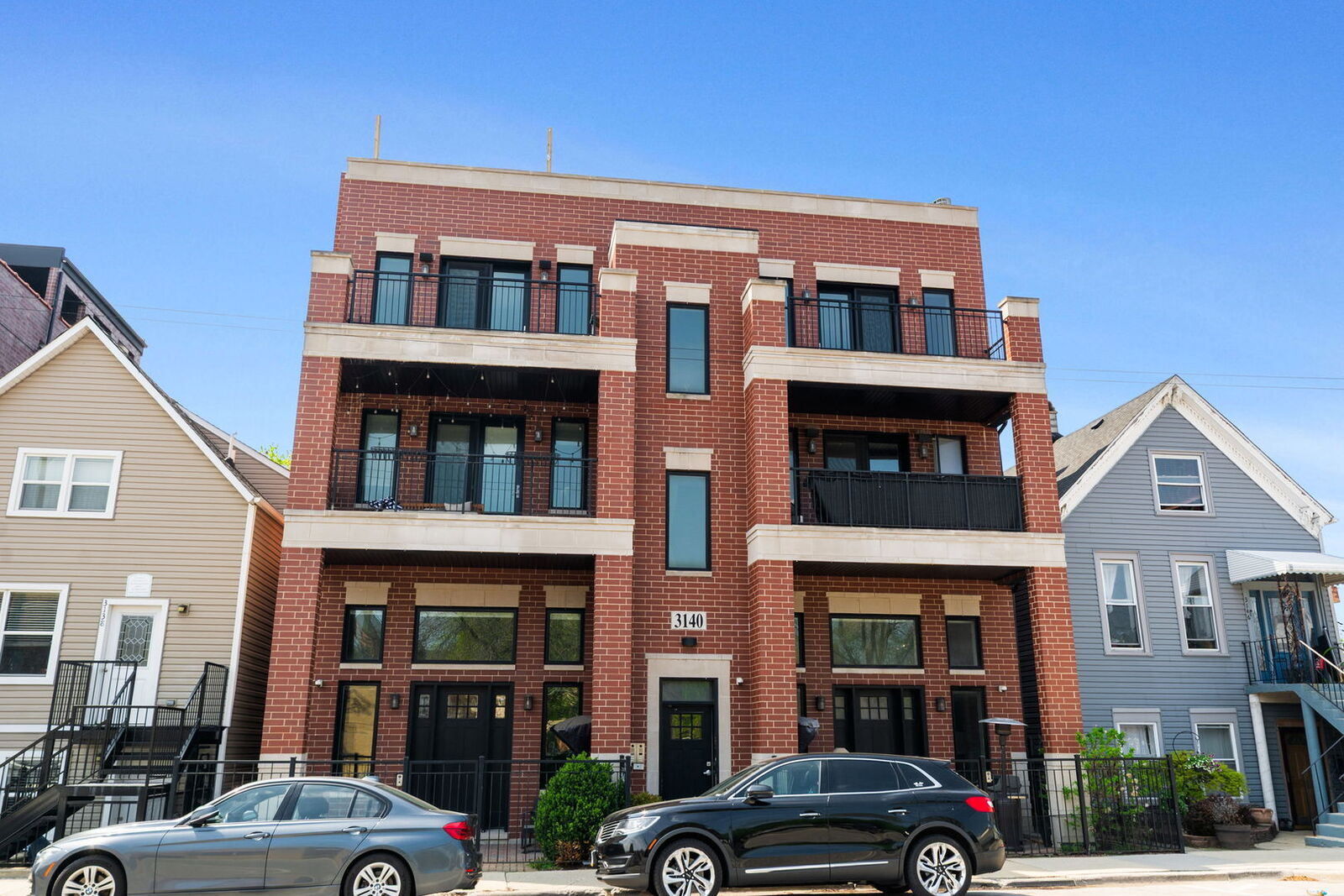 Property Photo:  3140 N Elston Avenue 2N  IL 60618 
