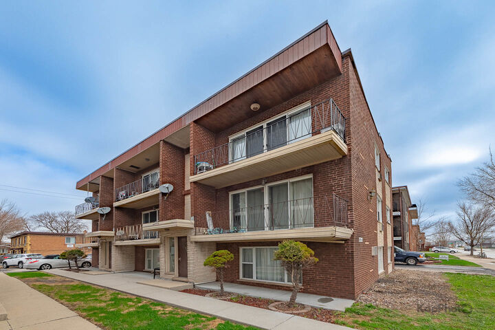 Property Photo:  6914 W 65th Street 7  IL 60638 