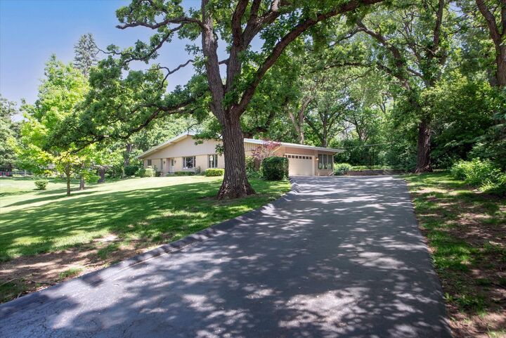 Property Photo:  1196 Nottingham Lane  IL 60120 