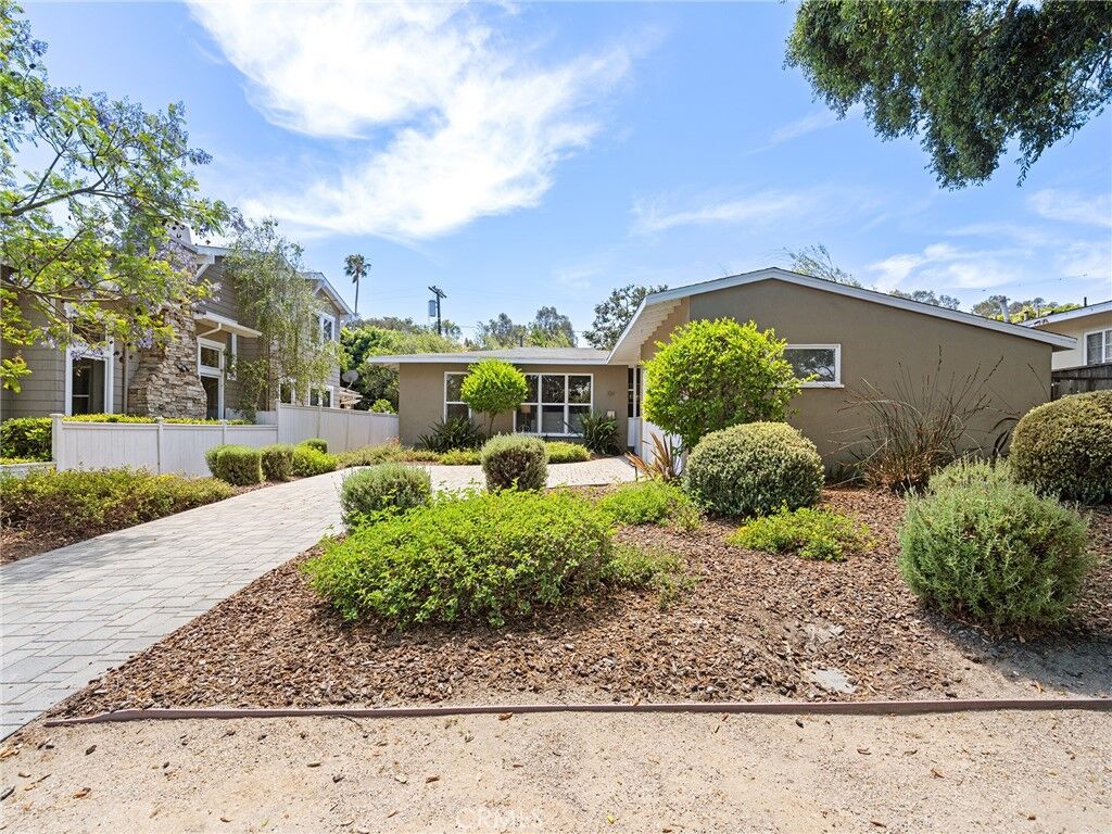 Property Photo:  134 Calle De Andalucia  CA 90277 